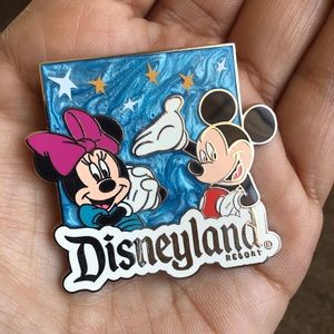 NWT Walt Disney Travel Company Lanyard and Collectible Mickey & Minnie Pin